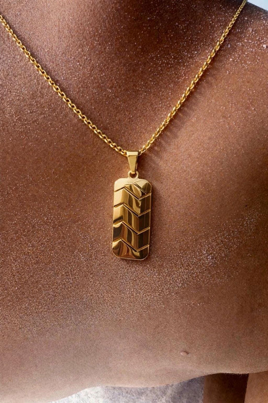 Dog Tag Necklace with a Chevron Pattern 18k Gold Pendant Necklace for Men